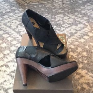 N.Y.L.A. Poin heels size 9 black
